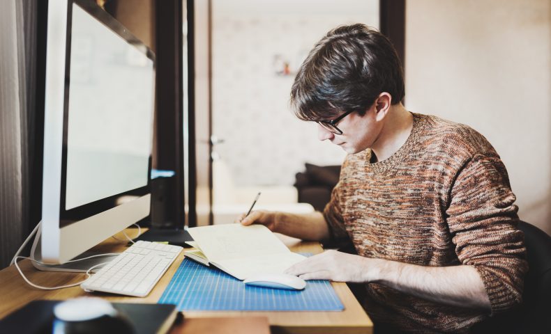 フリーランスにおすすめの電話「クラウドPBX」とは？